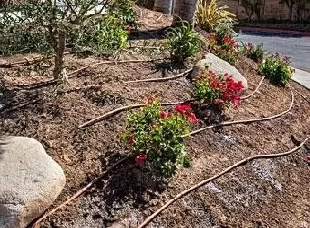 PC csepegtető cső Dynomac PC DN 16 mm 33 cm, 4 l/h, 400 m nyomás kompenzált ( föld alá is fektethető ) ( 149 Ft / m )