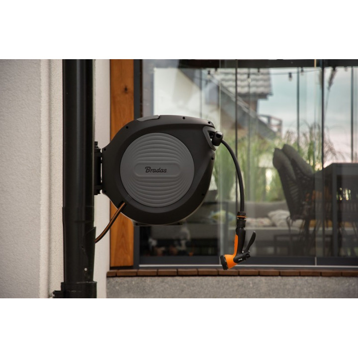 Black Line automata tömlőtartó 30m 1/2" tömlővel tartozékokkal